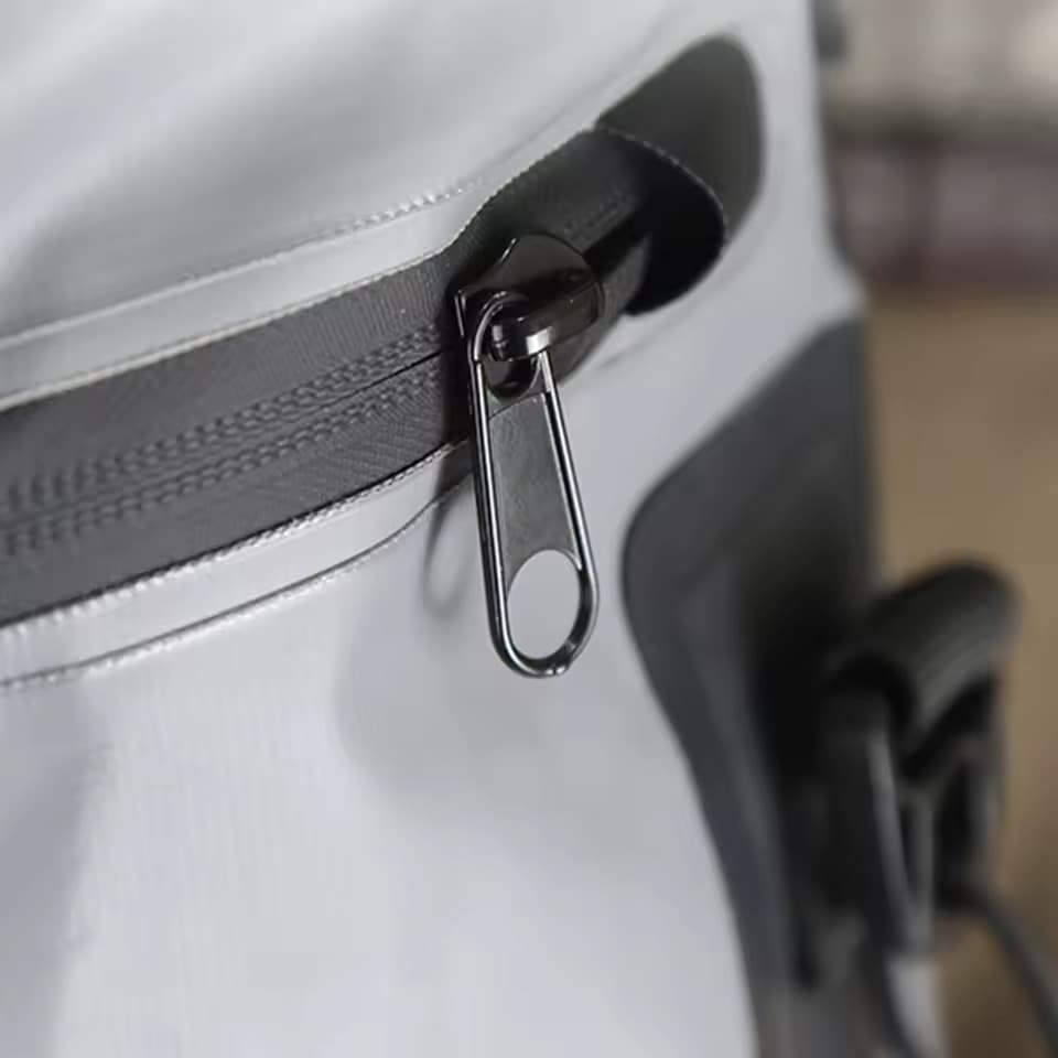 Koetsu 40L Zipper-Top zipper detail showing construction quality